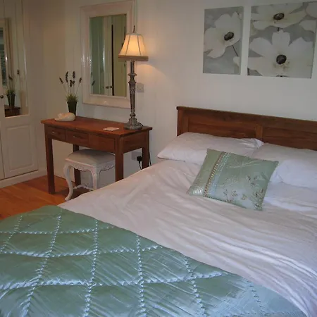 Burrow Meadows * Casterton